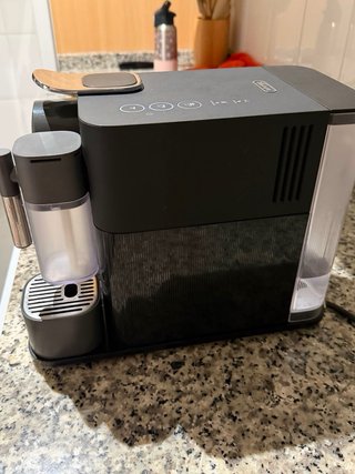 Cafetera Delonghi Nespresso Lattissima One
