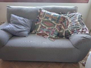 Sofá de piel beige