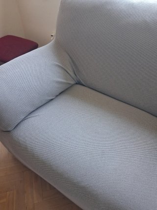 Sofá de piel beige