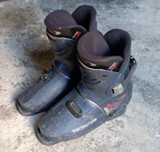 Esquís Fischer RX4 165cm con bastones y botas.