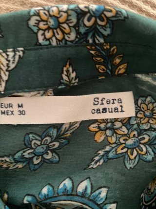 Blusa verde con estampado paisley