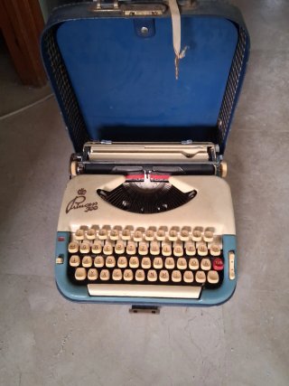 Máquina de escribir Princess 300