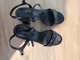 Sandali Massimo Dutti con tacco nero a piattaforma