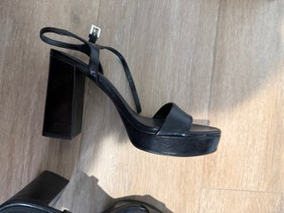 Sandali Massimo Dutti con tacco nero a piattaforma
