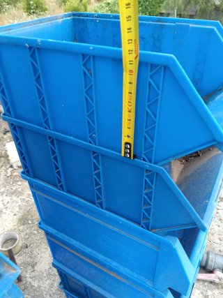 Cajas de plástico apilables azules