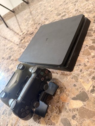 PS4 (PlayStation 4) Nera