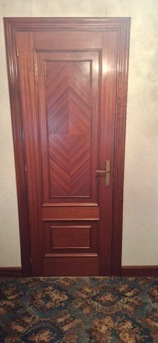 Puertas de madera maciza con cristales