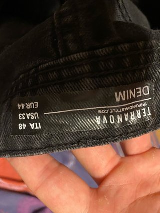Pantaloncini jeans neri Terranita strappati