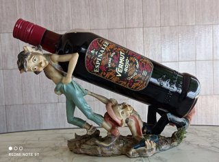 Figura decorativa botellero