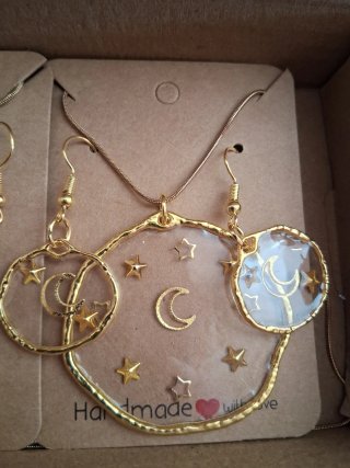 Colgante y Pendientes Resina Luna y Estrellas