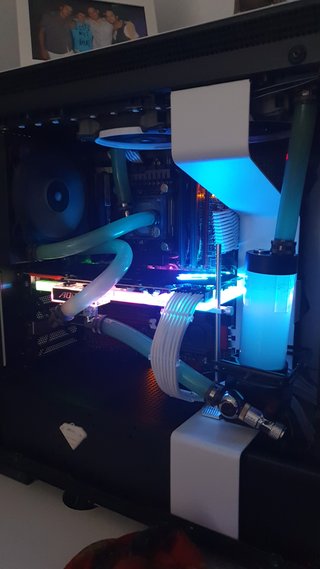 Montaje de PCs por encargo.