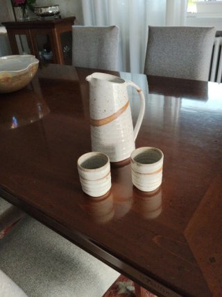 Caraffa e 2 tazzine in ceramica