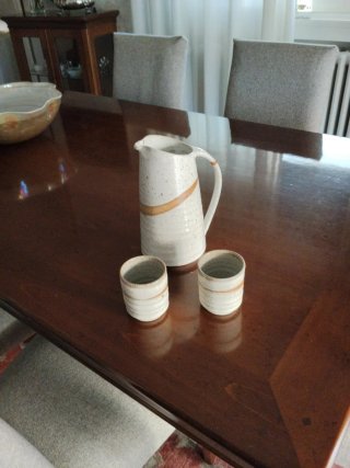 Caraffa e 2 tazzine in ceramica