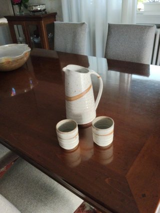 Caraffa e 2 tazzine in ceramica