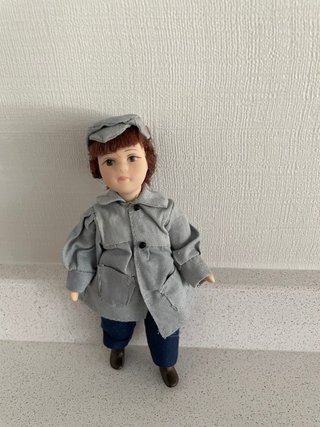 Muñeco de porcelana sereno