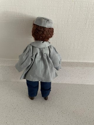 Muñeco de porcelana sereno