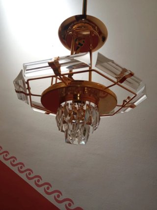 Lámpara de techo dorada y cristal