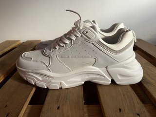 Zapatillas deportivas blancas plataforma