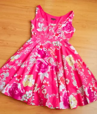 Vestido de verano floral rosa