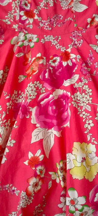 Vestido de verano floral rosa
