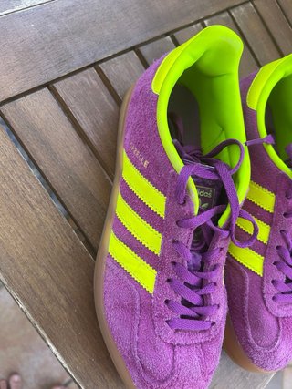 Zapatillas Adidas Moradas y Amarillas