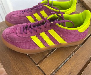 Zapatillas Adidas Moradas y Amarillas