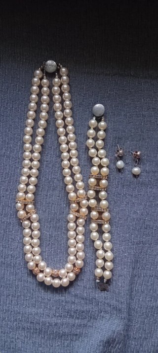Conjunto collar, pulsera y pendientes perlas