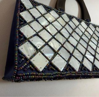 Bolso clutch vintage de nácar y seda hecho a mano