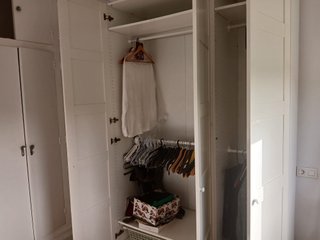 Armario blanco de madera