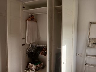 Armario blanco de madera
