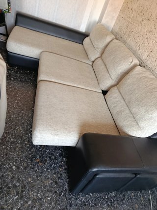Sofá chaise longue beige y negro