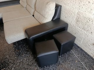 Sofá chaise longue beige y negro