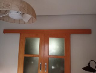Urge vender Puertas correderas madera y cristal