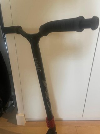 Patinete Decathlon Negro y Rojo
