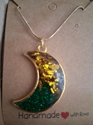 Colgante Luna Resina Hecho a Mano