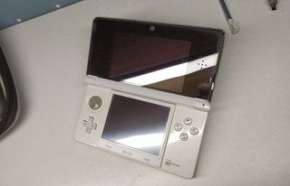 Nintendo 3DS Bianca + Pokémon Perla + Regalo LEED