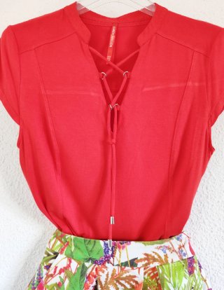 Set Top Rosso e Gonna Stampata