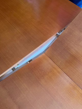 Mesa de comedor de madera natural