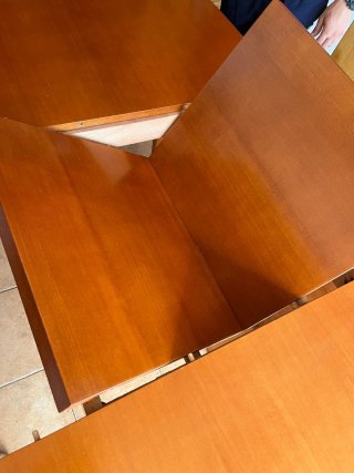 Mesa de comedor de madera natural