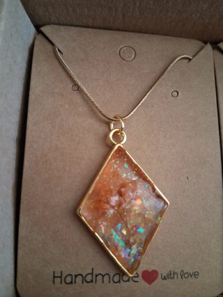 Colgante Resina Hecho a Mano Diamante Dorado