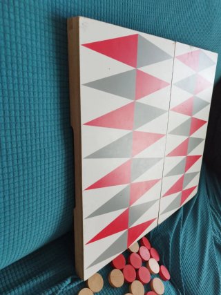Tablero de Backgammon con fichas