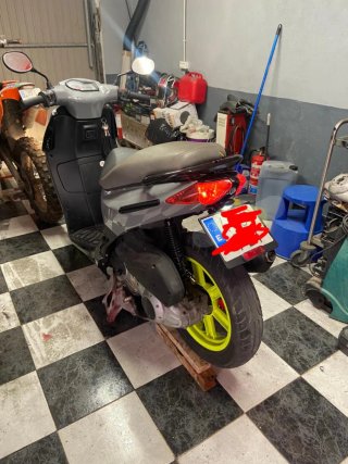 Aprilia Sporcity 250 Gris
