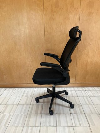 Silla de oficina ergonómica negra