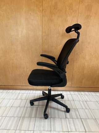 Silla de oficina ergonómica negra