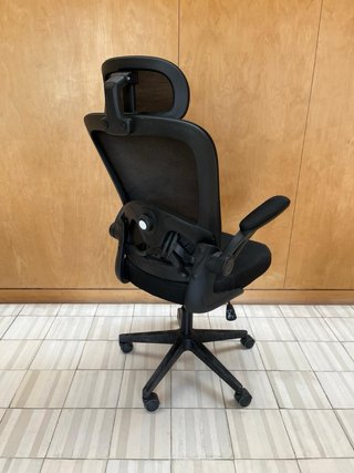 Silla de oficina ergonómica negra