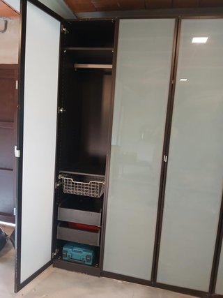 Armario puertas cristal metal