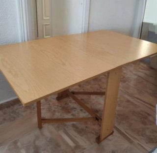 Mesa plegable de madera