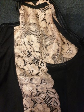 Splendido top in pizzo nero e beige