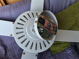 Ventilador de techo con luz.