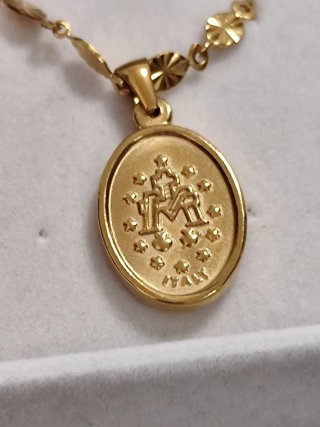 Collana Vergine con timbro 18 kt